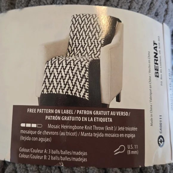 Bernat Blanket Yarn - Dark Gray 10.5 Oz Ea Skein - Picture 3 of 9